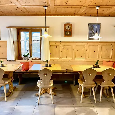 La Fainera Superior Inn